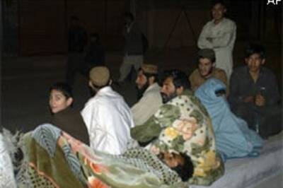 Earthquake kills 160 in Pak, higher toll feared