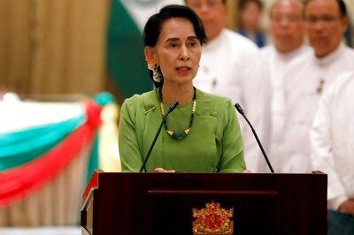 Suu Kyi Says Myanmar Ready to Verify Rohingya Refugee Status