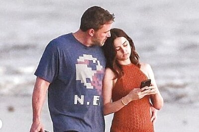 Ben Affleck and Ana de Armas Go for a Beach Stroll, See Pics