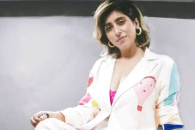 Neha Bhasin Says Pratik Sehajpal is Pretending to Be Single as She Locks Horns With His Sister on Twitter