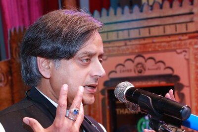 CBSE's Question on Gujarat Violence ‘Inappropriate’ Because its 'Too Easy': Shashi Tharoor