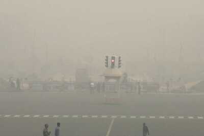 Delhi's Minimum Temperature Rises Slightly Due to Cloud Cover; Air Quality Dips