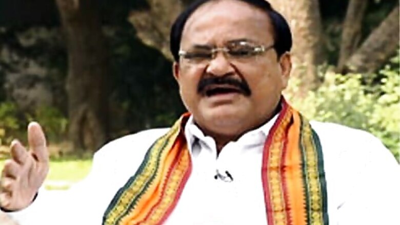 Venkaiah Naidu criticises Mani Shankar Aiyar over 'tea vendor' remark