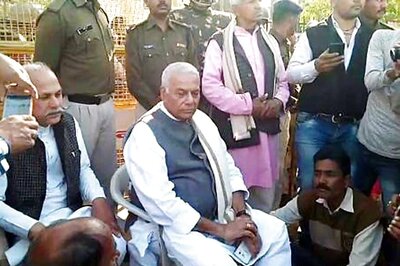 Yashwant Sinha Starts Dharna Against Cases Slapped on Farmers in MP
