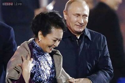 Vladimir Putin's gallantry upstages Chinese host at APEC summit
