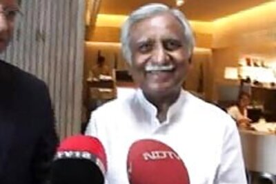 Jet chief Goyal meets FM, seeks lower fuel rates