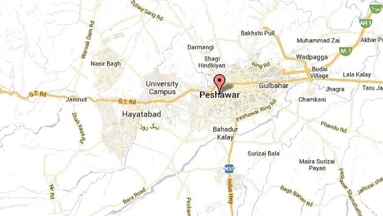 Bomb blast in Pakistan bus kills 12, injures 25