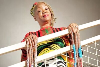 US Woman Diana Armstrong Is The Guinness World Record Holder For Longest Fingernails