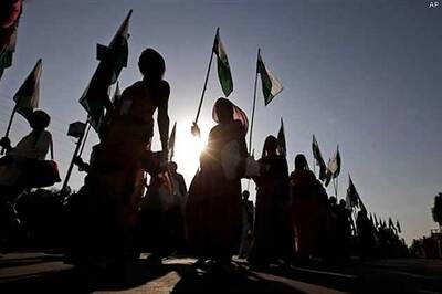 MP CM Chouhan meets tribals marching to Delhi