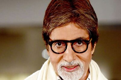 Amitabh Bachchan wears shawl gifted by wife Jaya on their wedding anniversary