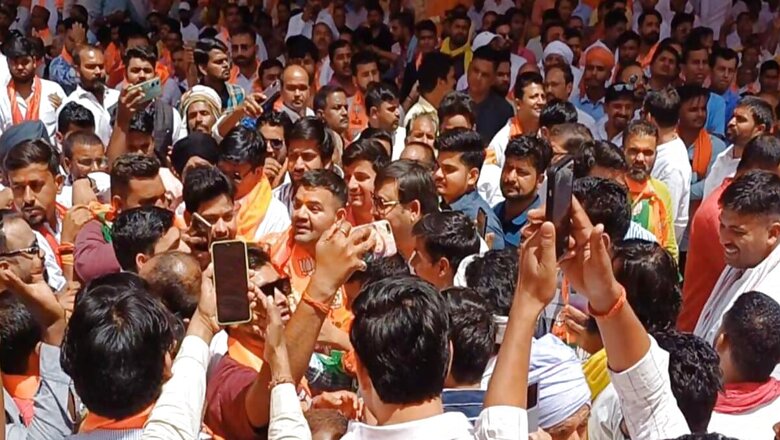 Brij Bhushan Holds Show of Strength in Kaiserganj with 700 SUVs And 10,000 Supporters as Son Karan Gets Lok Sabha Ticket