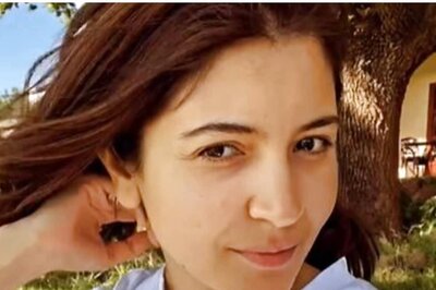 Vamika Adorably Calls for Her 'Mumma' as Anushka Sharma Shares Videos from New Year Celebrations