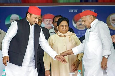 On Akhilesh's Request, Mayawati Takes Back 1995 Guest House Case Against Mulayam; Details Revealed After 8 Months