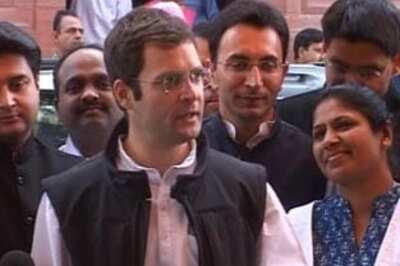 Rahul endorses Manmohan | Takes on Modi