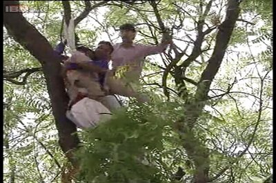 Instead to taking action, politicians indugle in blame game over farmer's suicide in Delhi