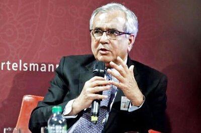Middle Class People 'Trained Enough' to Pick Right Income Tax Option: Rajiv Kumar