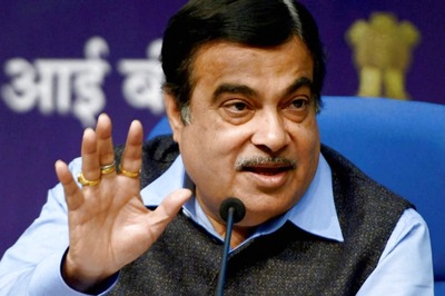 Nitin Gadkari Favours Increasing Speed Limits on Expressways to 140 Km/h; Bill in Parliament Soon