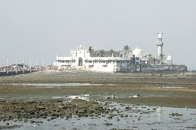 Ban on women entry into Haji Ali Dargah's sanctum sanctorum to stay for now
