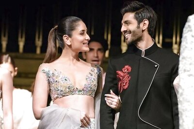 Kareena Kapoor Khan Blushes As Kaartik Aaryan Dedicates Ban Ja Tu Meri Rani To Her; Watch Video