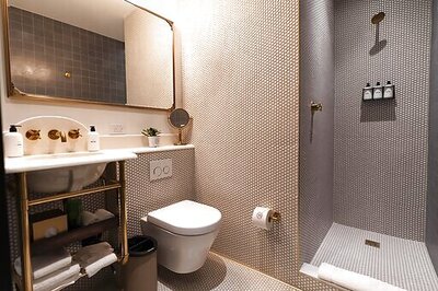 Chic Hotel Opening In New York City Celebrates Broadway