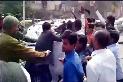 Ink, rotten tomatoes thrown at Subramanian Swamy's car in Kanpur