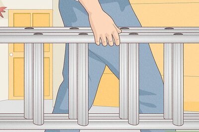 Main Differences Between Aluminum & Fiberglass Ladders