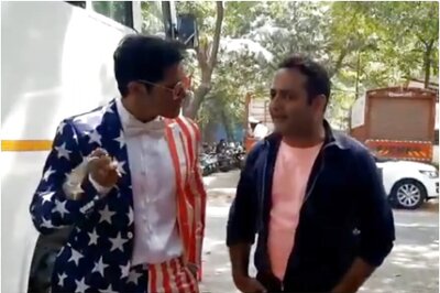 Varun Dhawan Welcomes Donald Trump to India in Hilarious Video, Says He Has Ordered Pav Bhaji for Him