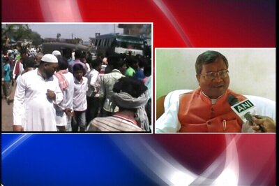 Death of two villagers sparks mob fury, SDO & six cops injured in Jharkhand