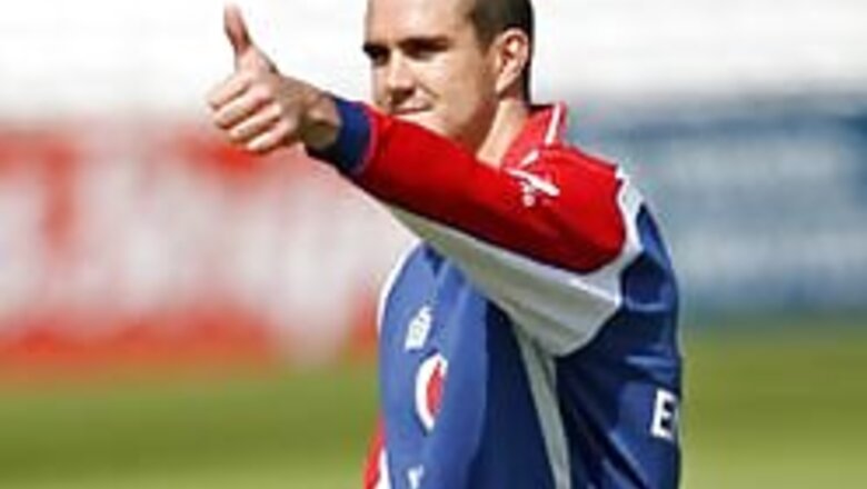 New-age rivalry: Murali vs Pietersen