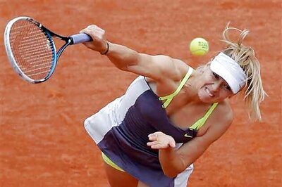 Sharapova reaches fourth round at French Open