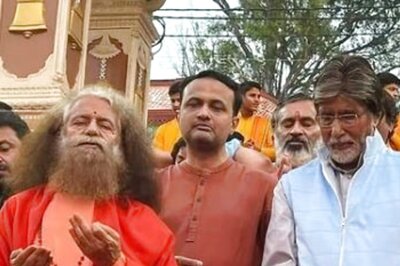 Amitabh Bachchan Participates in Evening Ganga Aarti in Rishikesh, See Pics