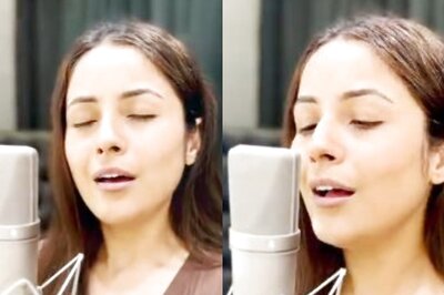 Shehnaaz Gill Wins Hearts, Leaves Fans Emotional As She Sings 'Hasi Ban Gaye'; Watch