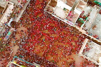 Dev Patel Celebrates India from His Los Angeles Front Yard