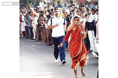 61-year-old barefoot woman wins 3-km race at Baramati marathon