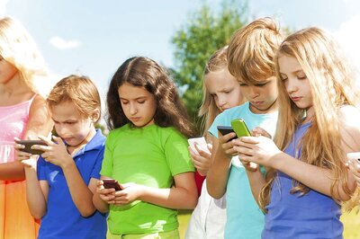 Reduced Screen Time and Increased Green Time Can Promote Mental Strength in Youngsters: Study