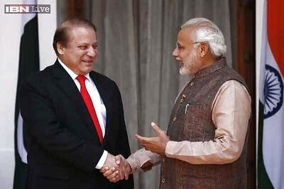Narendra Modi speaks to Nawaz Sharif, bonds over cricket ahead of ICC World Cup 2015