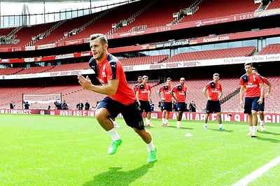 Arsenal's Wilshere will not rush his return from injury