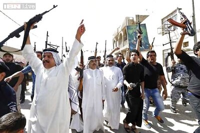 Iraq crisis: Militants release 48 foreigners held hostage in Tikrit