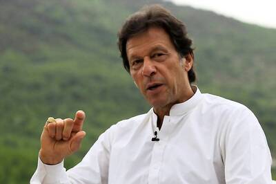 'Congress May be Too Scared': Imran Khan Says Chance of Peace Talks Better if BJP Wins Polls