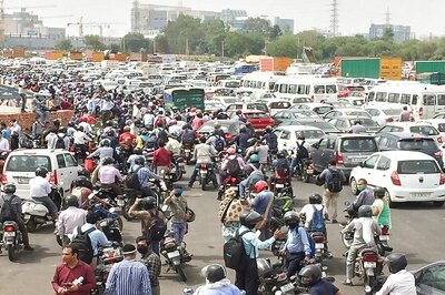 Heavy Traffic Jam, Irate Commuters After Haryana Seals Delhi-Gurugram Border Amid Spike in Covid-19 Cases