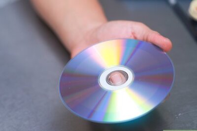 How to Repair a CD With Toothpaste