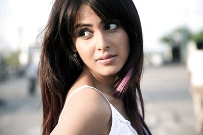 Grand Masti: Genelia D'Souza shows her generous side