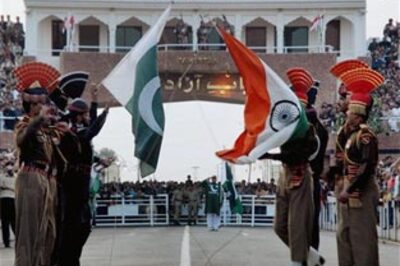 No confirmation of Pak troops moving towards India