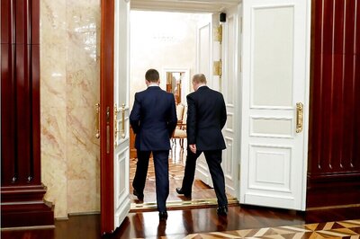 Russian PM & His Cabinet Resign after Putin Proposes Constitutional Changes, Names New Premier