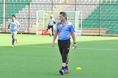 Hockey blame game continues, Narinder Batra claims Van Ass had the air ticket to return