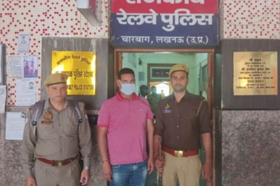 Drunk TTE Who Peed on Passenger Removed From Service; Railway Min Vaishnaw Says Zero Tolerance