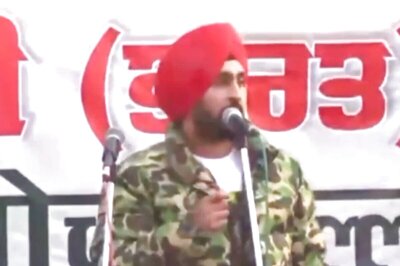 Diljit Dosanjh Meets Protesting Farmers at Singhu Border, Lauds Them for 'Creating History'