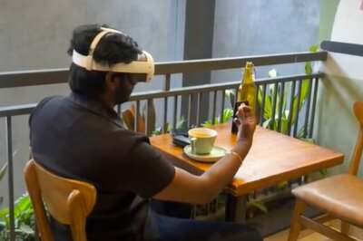 Man Enjoying Dinner Wearing VR Headset Is The Ultimate Peak Bengaluru Moment