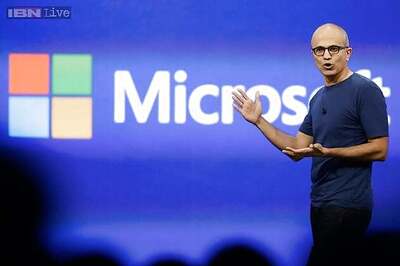  To challenge Android, Microsoft offers Windows for free on phones, tablets
