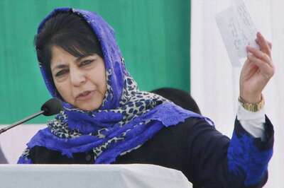 Mehbooba Mufti Visits Father's Grave on his First Death Anniversary